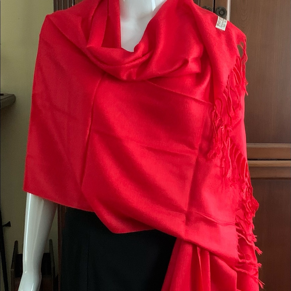 Gorgeous bright red 70% pashmina & 30% silk blend shawl new with gift pouch